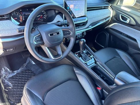 Used 2023 Jeep Compass Latitude image 18