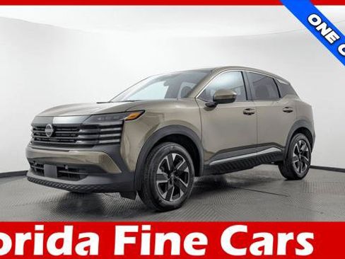 Used 2025 Nissan Kicks SV AWD/4WD image 1