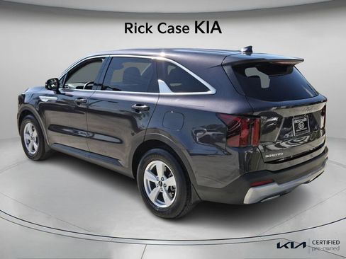 Certified 2025 Kia Sorento LX image 8