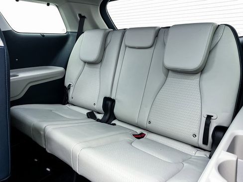 Used 2025 Kia Carnival SX Prestige image 44