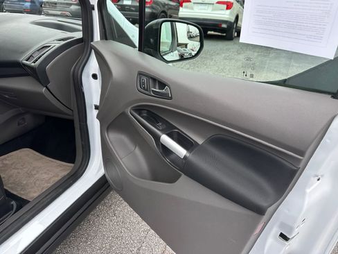 Used 2022 Ford Transit Connect XLT image 18