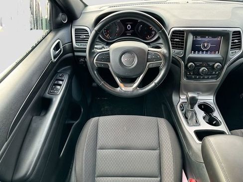 Used 2020 Jeep Grand Cherokee Laredo image 21