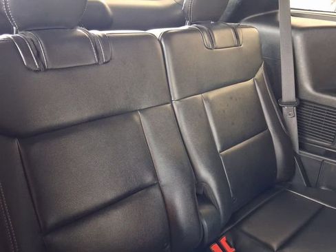 Used 2023 Ford Explorer Limited AWD/4WD image 17