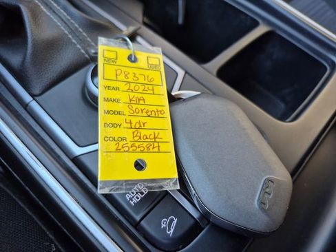 Used 2024 Kia Sorento LX FWD image 23