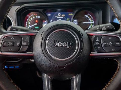 Used 2024 Jeep Wrangler Unlimited Sahara AWD/4WD image 12