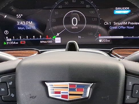 Used 2024 Cadillac Escalade Premium Luxury image 9