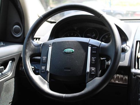 Used 2011 Land Rover LR2 HSE AWD/4WD image 17