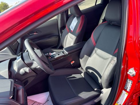 Certified 2025 Toyota Prius Plug-In Hybrid image 13