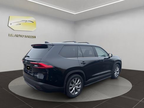 Used 2024 Toyota Grand Highlander Limited image 7