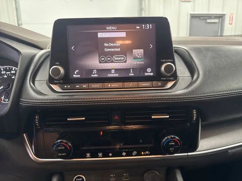 Used 2021 Nissan Rogue SV AWD/4WD image 14