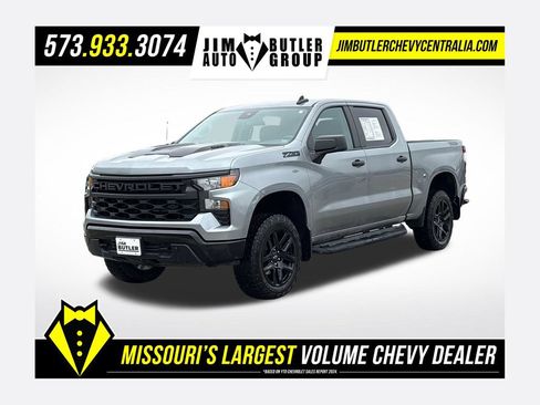 Used 2025 Chevrolet Silverado 1500 Custom Trail Boss w/ Dark Appearance Package AWD/4WD image 1