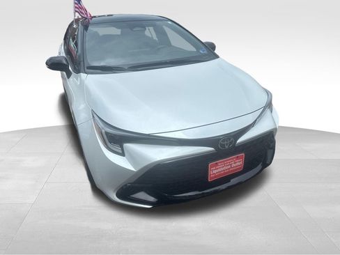 Used 2025 Toyota Corolla Hatchback w/ SE Package FWD image 32