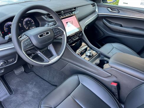 New 2025 Jeep Grand Cherokee Limited image 10
