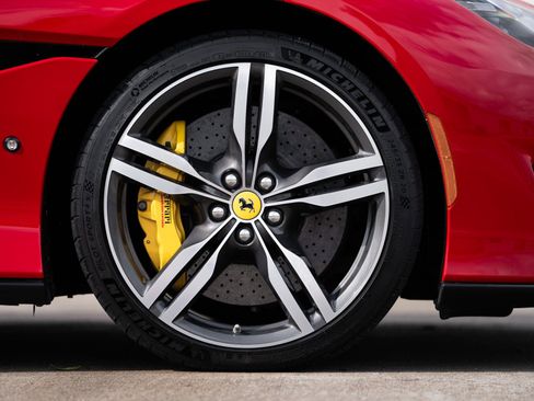 Used 2019 Ferrari Portofino image 42