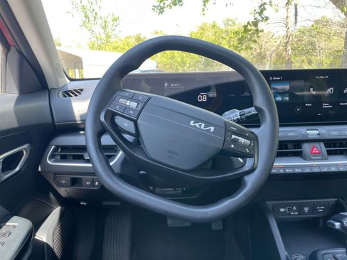 Used 2025 Kia K4 LXS image 27