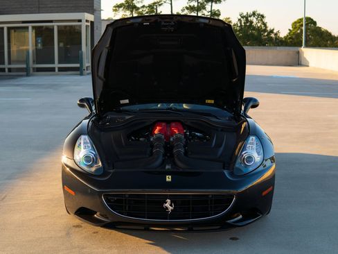 Used 2010 Ferrari California RWD image 19