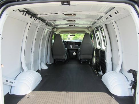 New 2026 GMC Savana 2500 w/ Enhanced Convenience Package RWD image 15