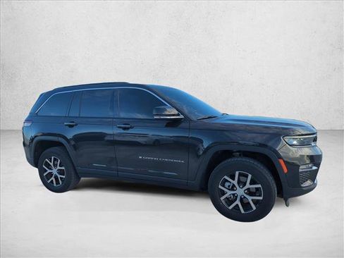 Used 2024 Jeep Grand Cherokee Limited RWD image 4
