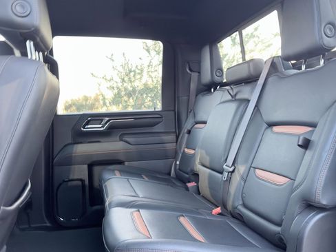 Used 2024 GMC Sierra 2500 AT4 w/ AT4 Premium Plus Package image 12