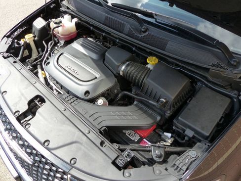 Used 2024 Chrysler Pacifica Touring-L FWD image 17