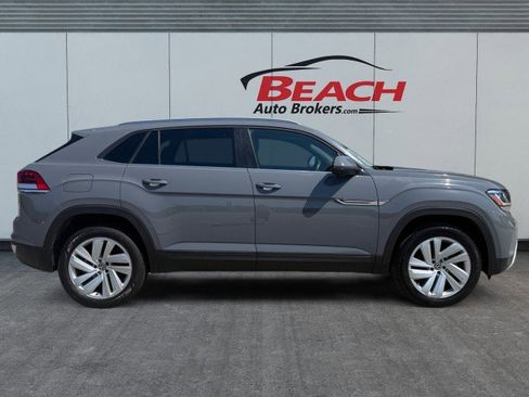Used 2022 Volkswagen Atlas Cross Sport SE w/ Panoramic Sunroof Package FWD image 9