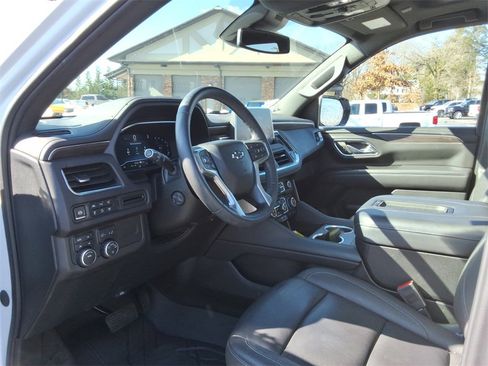 Certified 2024 Chevrolet Tahoe Z71 w/ Luxury Package image 24