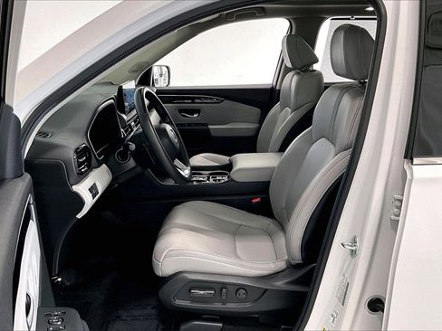 Used 2024 Honda Pilot Touring image 18