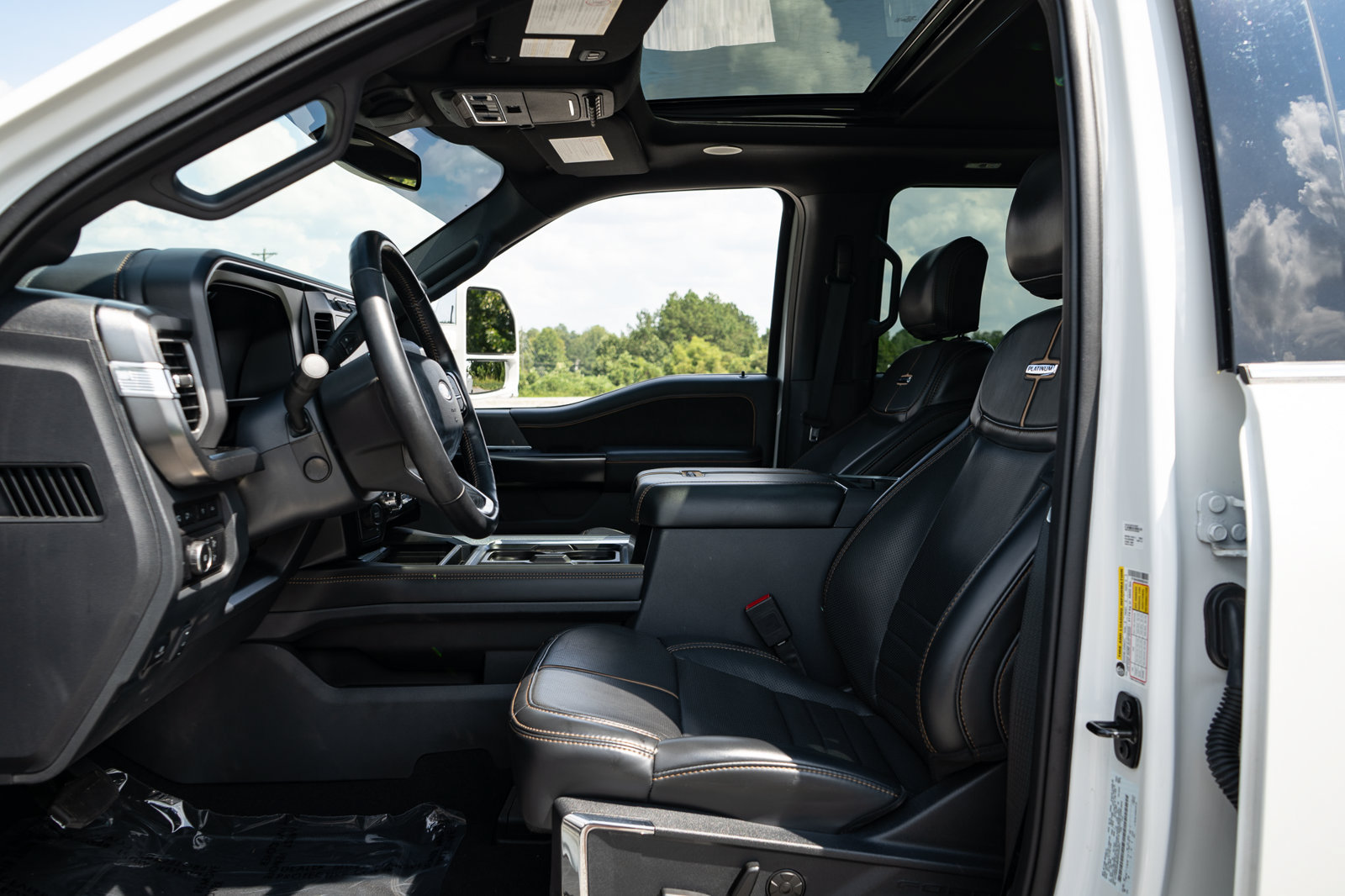 Used 2024 Ford F450 Platinum w/ FX4 Off-Road Package AWD/4WD image 31
