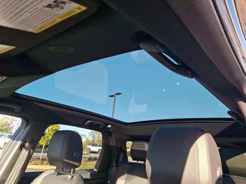 Used 2022 Land Rover Discovery Sport SE R-Dynamic image 14