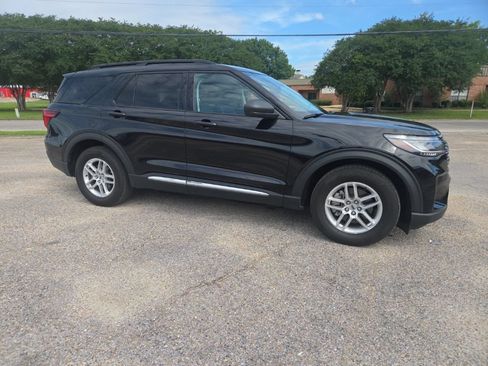 Used 2025 Ford Explorer Active w/ Active Comfort Package RWD image 11