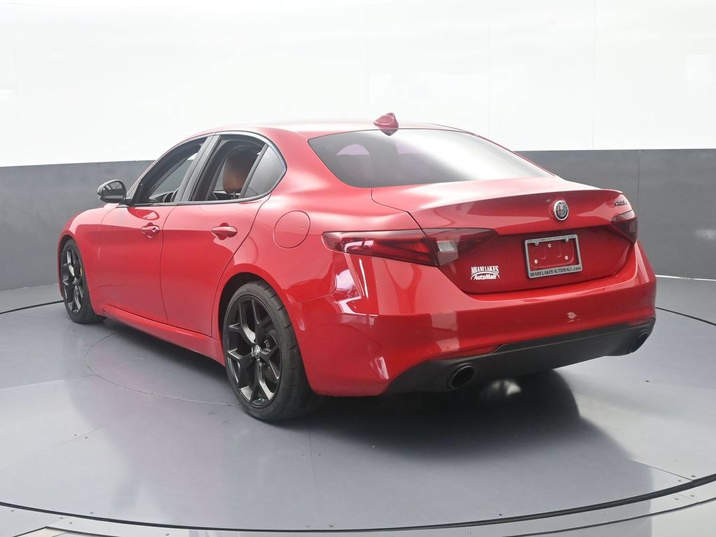 Used 2020 Alfa Romeo Giulia w/ Nero Edizione RWD image 4