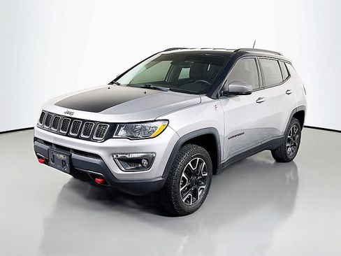 Used 2019 Jeep Compass Trailhawk AWD/4WD image 3