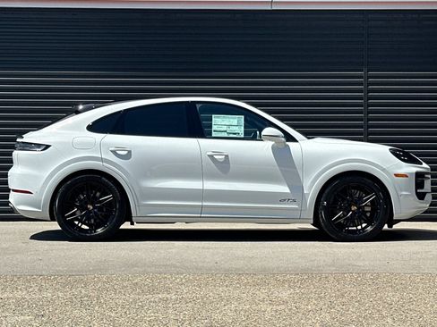 New 2026 Porsche Cayenne GTS AWD/4WD image 9