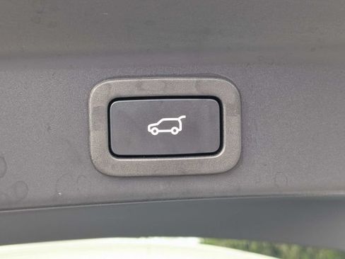 Used 2022 Jaguar F-PACE SVR AWD/4WD image 14