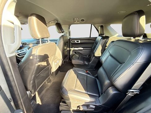 Used 2022 Ford Explorer XLT w/ Equipment Group 202A image 22