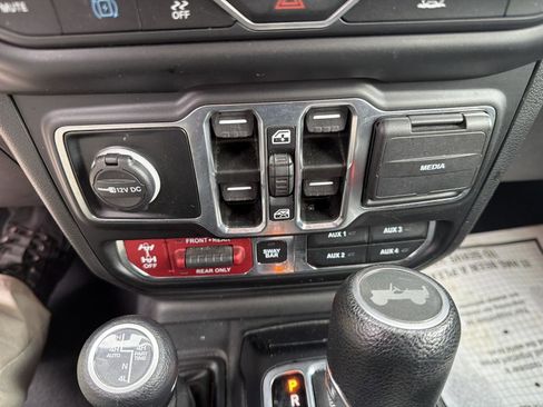 Used 2023 Jeep Wrangler Unlimited Rubicon 4xe w/ Cold Weather Group AWD/4WD image 20
