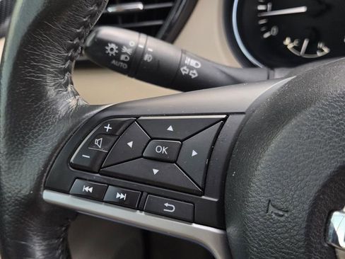 Used 2017 Nissan Rogue SL w/ SL Premium Package image 27