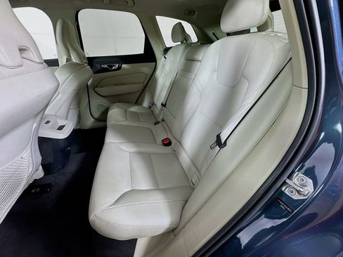 Used 2019 Volvo XC60 T5 Momentum w/ Multimedia Package AWD/4WD image 30