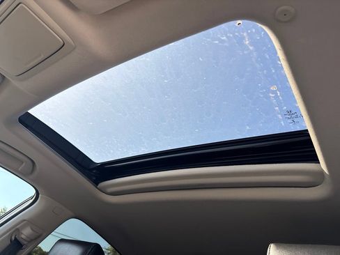 Used 2022 Honda Accord Touring image 3