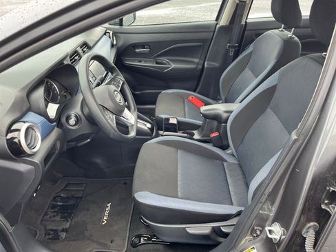 Used 2025 Nissan Versa SV image 31