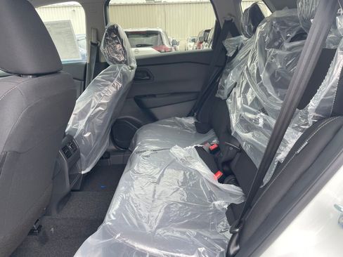 Used 2025 Nissan Rogue S image 13