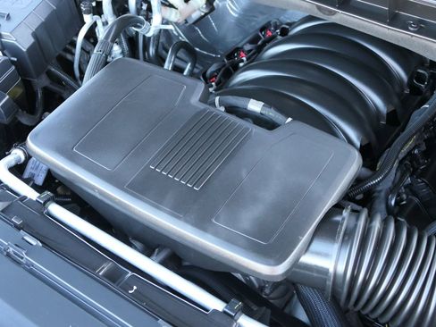 Used 2025 Chevrolet Suburban RST image 28