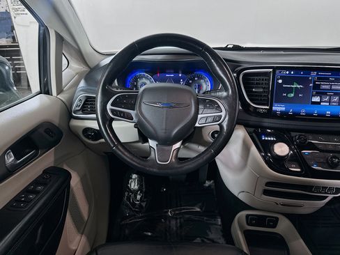 Used 2021 Chrysler Pacifica Touring-L AWD/4WD image 20