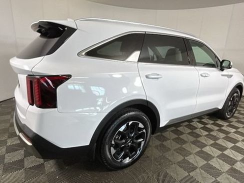 Used 2025 Kia Sorento S w/ Panoramic Sunroof Package FWD image 2