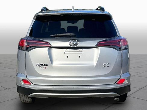 Used 2017 Toyota RAV4 XLE AWD/4WD image 5