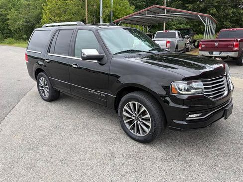 Used 2016 Lincoln Navigator Select AWD/4WD image 2