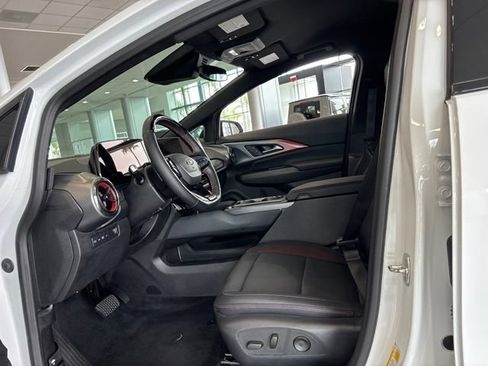 Used 2024 Chevrolet Equinox EV RS w/ Active Safety Package 3 FWD image 19