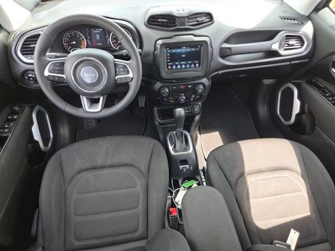 Used 2019 Jeep Renegade Latitude FWD image 7
