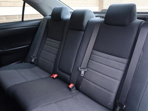 Used 2017 Toyota Camry LE FWD image 19