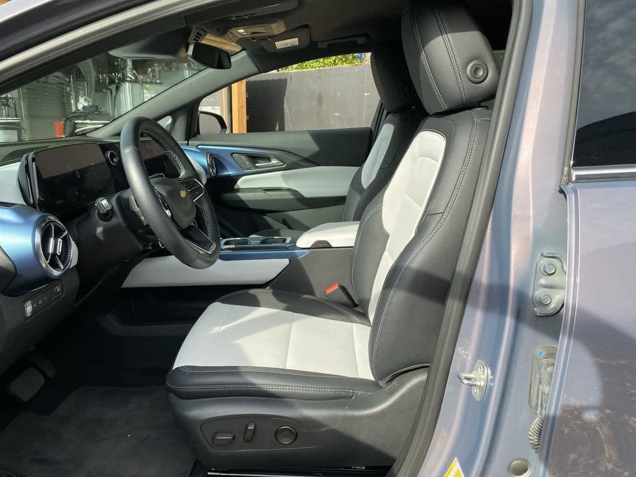 Used 2024 Chevrolet Equinox EV LT AWD/4WD image 13